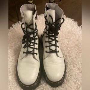 Dr. Martens jadon